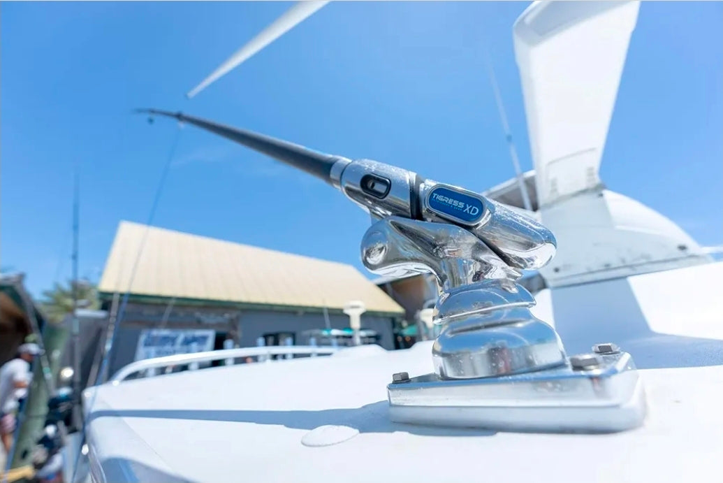 Tigress XD Crank Mount 18' Outrigger System, Crank Top Mount System Featuring Tigress Track Telescoping Center Riggers and Pro Series Double Rigging Kit
